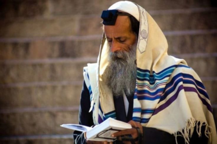 Un juif et la torah Les juifs un peuple distinct