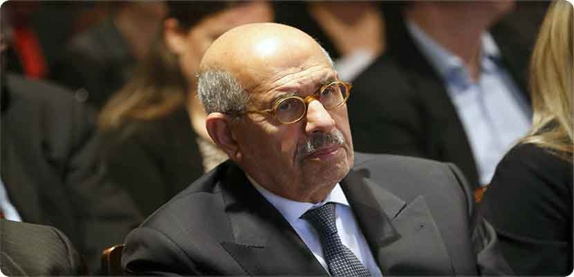 حسب قانون الجنسية المصري يجوز بقرار من مجلس الوزراء إسقاط الجنسية المصرية عن كل من يتمتع بها في عدة أحوال من بينها &quot;إذا قبل دخول الخدمة العسكرية لإحدى الدول الأجنبية دون ترخيص سابق يصدر من وزير الحربية، أو إذا قبل في الخارج وظيفة لدى حكومة أجنبية أو إحدى الهيئات الأجنبية أو الدولية وبقي فيها رغم صدور أمر من مجلس الوزراء بتركها، أو إذا اتصف (الشخص) في أي وقت من الأوقات بالصهيونية&quot;.