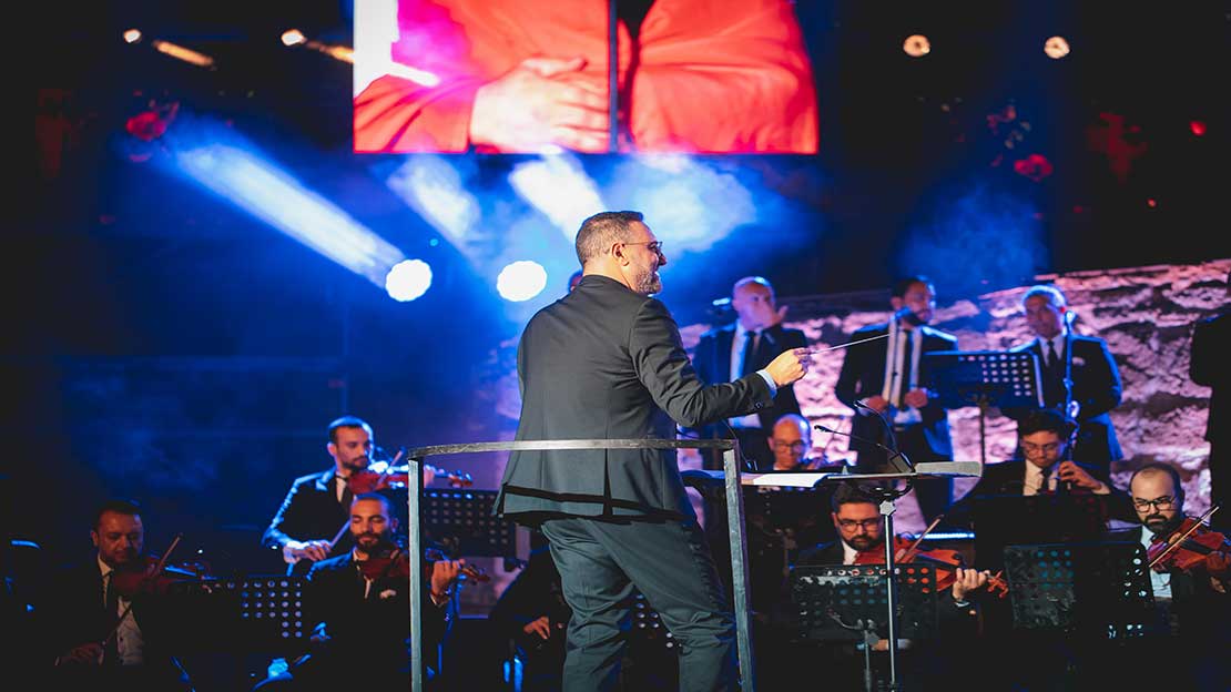 Festival de Carthage 2025 : Adam conquiert les cœurs tunisiens